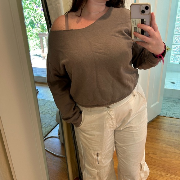 BROWN OFF THE SHOULDER CREWNECK - Picture 2 of 4